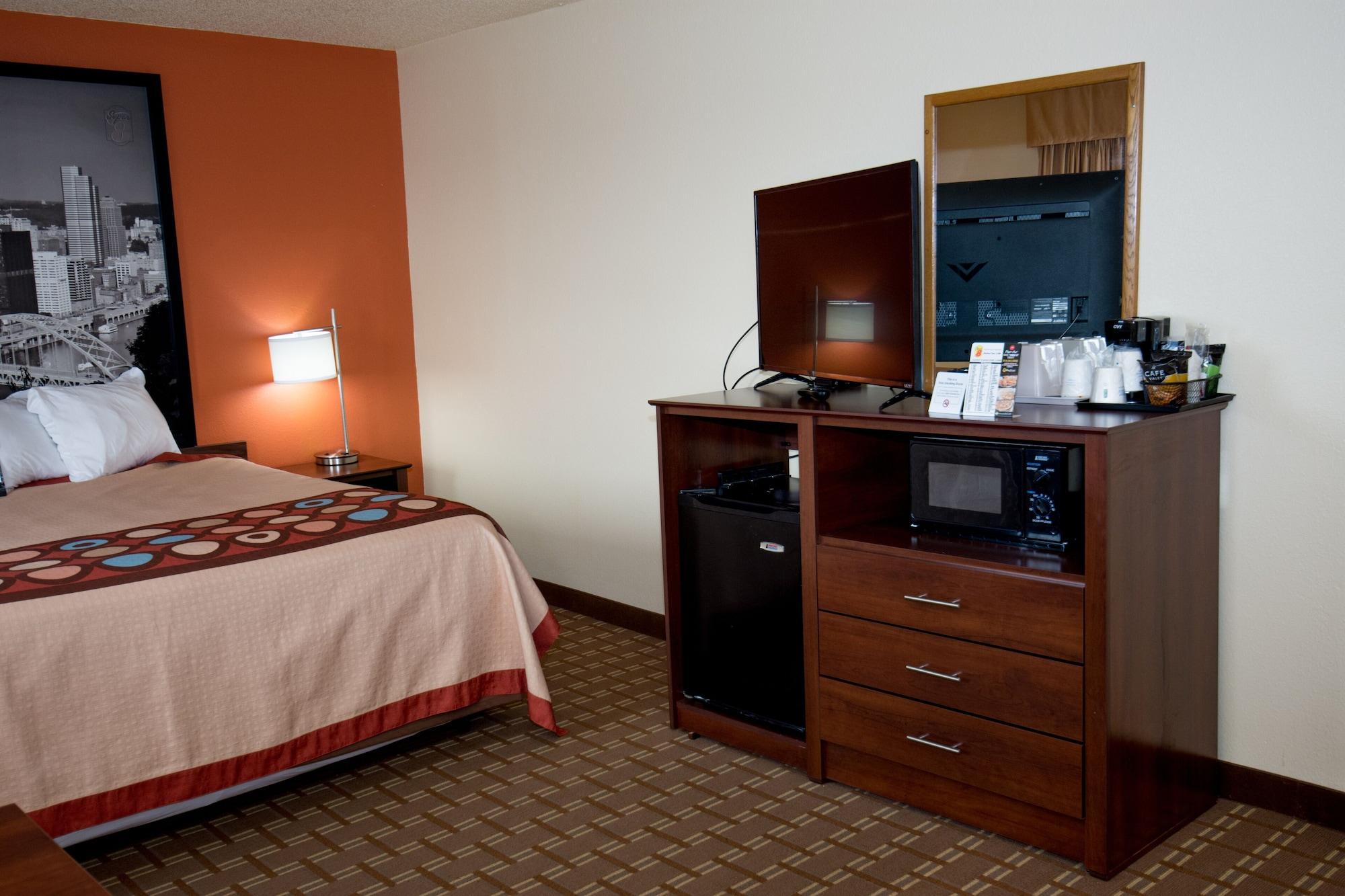 Super 8 By Wyndham Altoona Hotel Ngoại thất bức ảnh