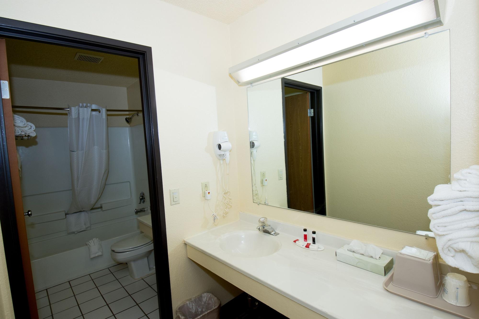 Super 8 By Wyndham Altoona Hotel Ngoại thất bức ảnh