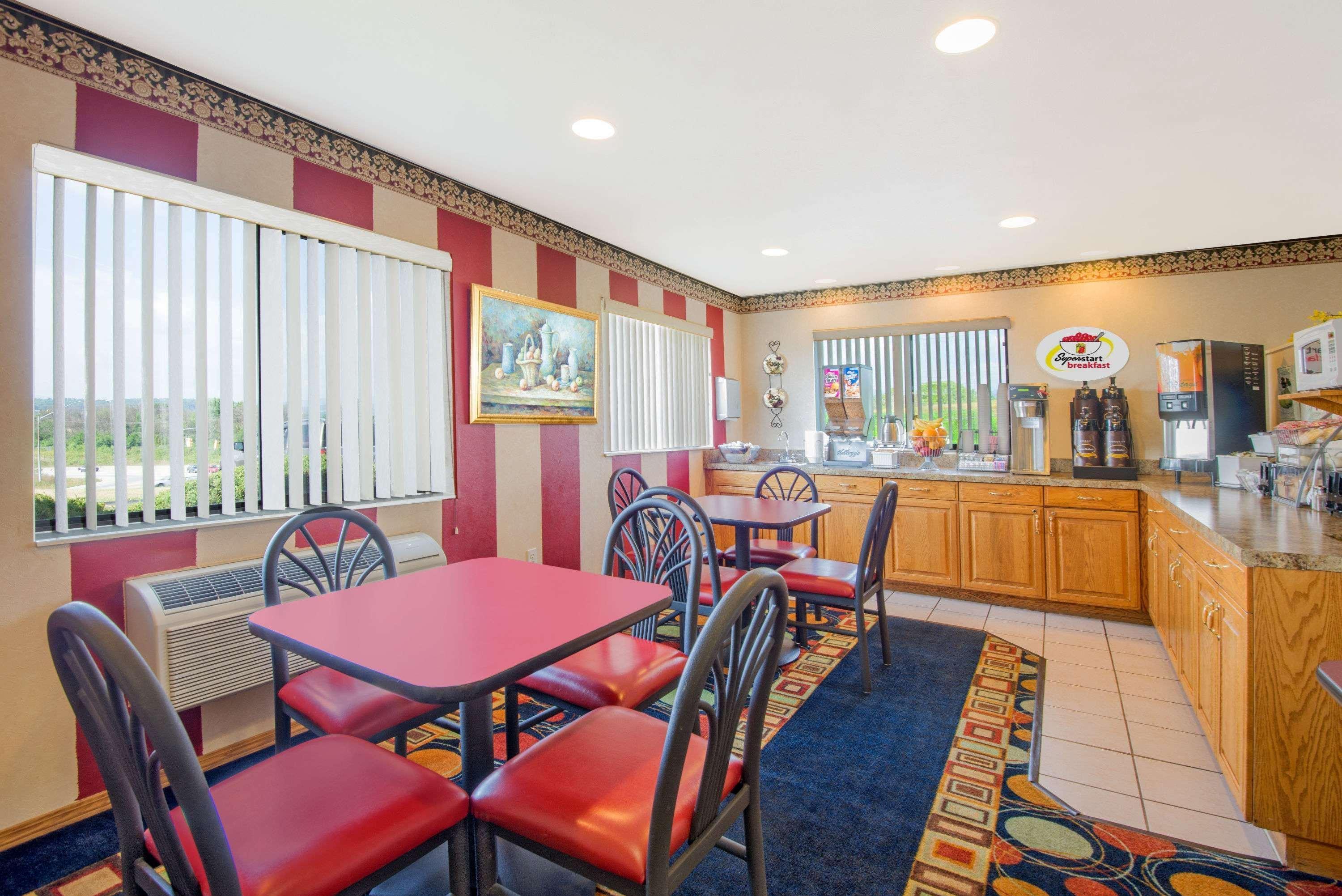 Super 8 By Wyndham Altoona Hotel Ngoại thất bức ảnh